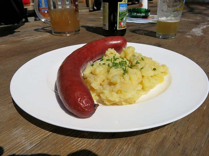 Schüblig mit Härdöpfelsalat Fotos