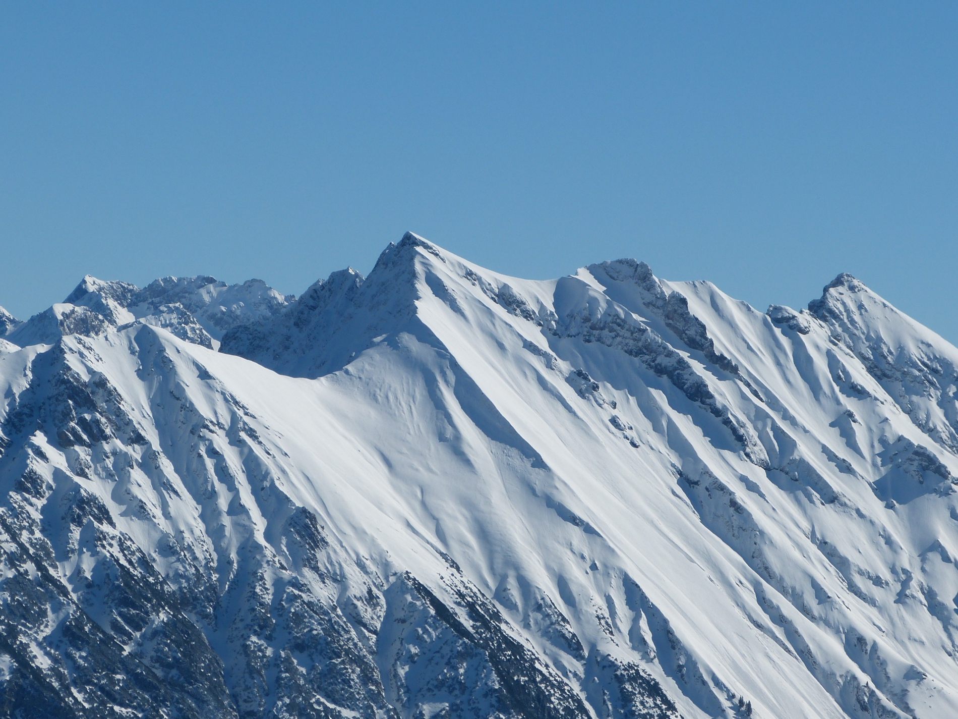der Elfer mit seiner Steilabfahrt. Das überlass ich... [hikr.org]
