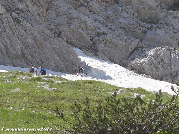 Auf abenteuerlichen Wegen versuchen BergsteigerInnen den Einstieg zu erreichen