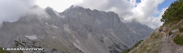 Die schroffen Wände der Steiner Alpen