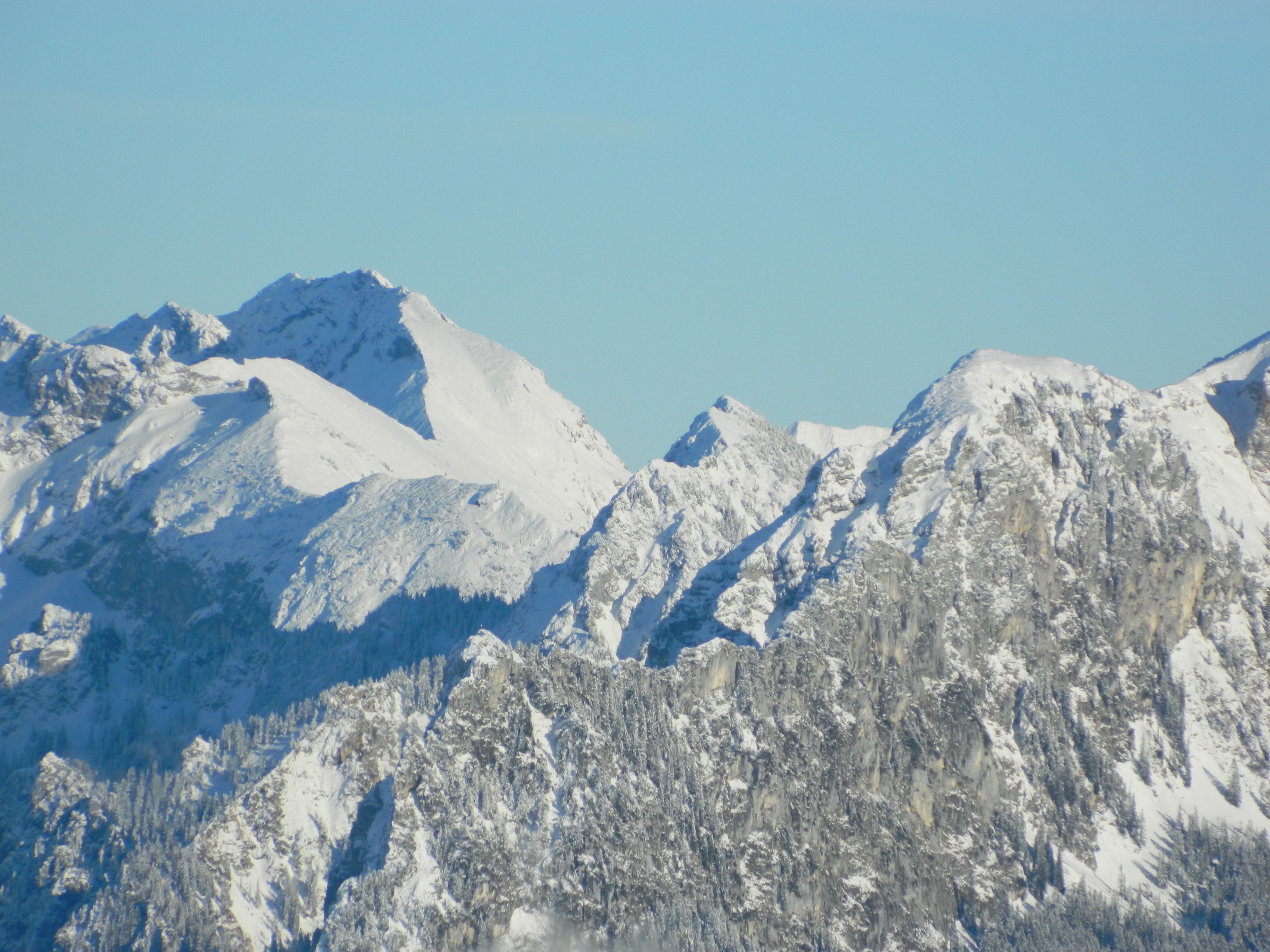 Hoher Straußberg und sehr klein ein Teil der Hochblasse hikr org