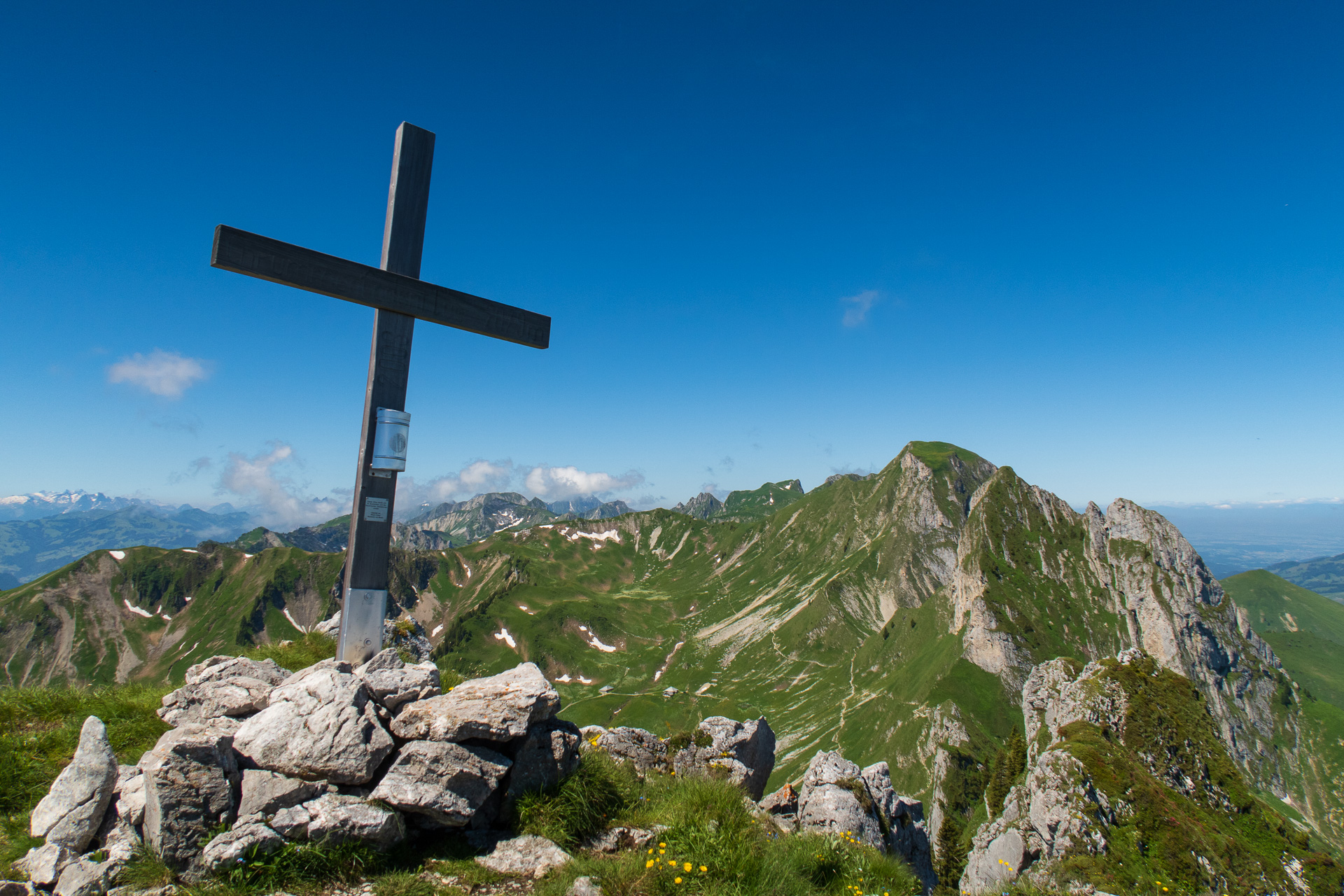 Gipfelkreuz Gustispitz Blickrichtung Zum Gantrisch Fotos Hikr Org