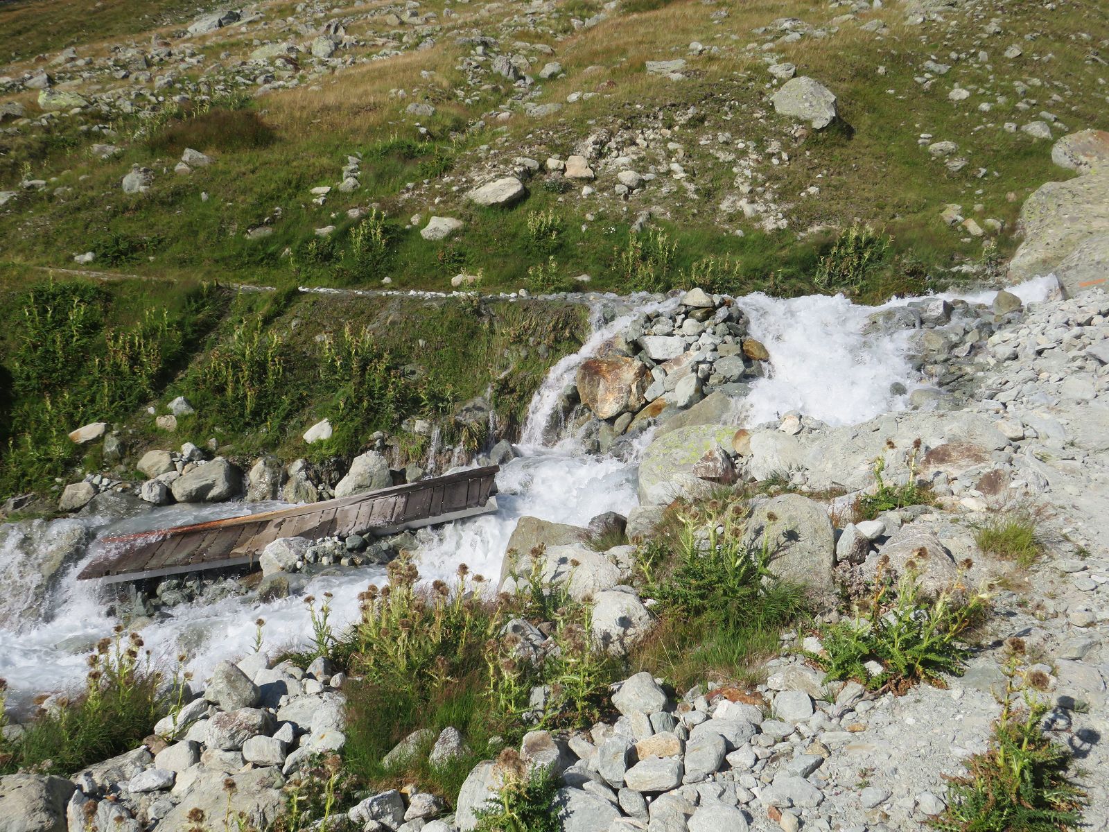 Brücke über den Bach ist hier zerstört Fotos hikr org