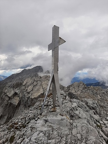 Gipfelkreuz Der Hocheisspitze Im Hintergrund Der Hikr Org