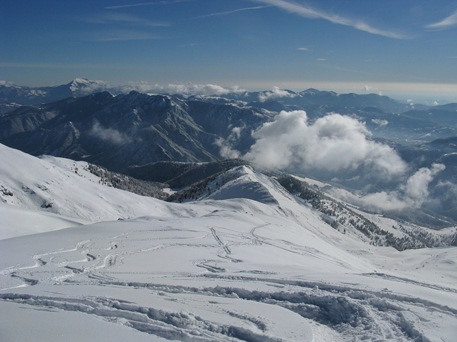 A Sinistra Sullo Sfondo Il Monte Guglielmo O Golem Fotos Hikr Org