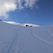 scialpinisti e ciaspolatori tra neve e cielo..
