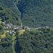 Das schön gelegene Dorf Rasa von Monte di Comino her gesehen.