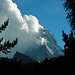 <u><b>Bild 2010:</b></u> Ein letzter Blick aufs Matterhorn, mit typischer Bannerwolke. Dank [u amphibol]'s informativen [http://www.hikr.org/gallery/photo817850.html#c146676 Kommentar] weiss ich jetzt wie man dieses Phänomen erklären kann