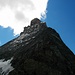 <u><b>Bild 2011:</b></u> Auch in diesem Jahr machten wir noch einen kurzen Ausflug zum Einstieg an den Hörnligrat (P.3279). Das Matterhorn wirkt von hier aus dunkel und abweisend