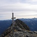 Gipfelkreuz Mittler Eggstock 2420m, im Hintergrund der Vorder Eggstock 2449m.
