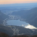 das südliche Ende des Lago di Lugano, dahinter reicht der Blck heute über die Po-Ebene hinweg bis zum Appennin
