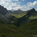 Lachenspitze, Steinkarspitze und Rote Spitze. In Bildmitte: Landsberger Hütte und der kleine See Lache