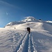 Der Blick zum Winterhorn-Gipfel öffnet sich früh...rechts im Bild ist die Endstation des (stillgelegten) Sessellifts zu sehn