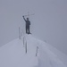 Pascal auf dem etwa 1850m hohen Gratbockel Nollen. Wegen dem Nebel dachten wir dass wir nun auf dem Rot Turm stehen würden!