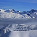 Aussicht vom Chlingenstock (1935,4m) zum Glärnisch (Bächistock 2914,3m und Ruchen 2901,1m) vor dem sich der grosse Buckel Silberen (2319m) befindet. Rechts im Bild ist der Bös Fulen, mit 2801,8m der höchste Gipfel vom Kanton Schwyz.