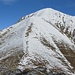 Ultima rampa sa superare per raggiungere il Dosso Bello a quota oltre i 1900 m. Subito alle spalle le cime del monte Duria.