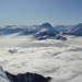 Blick auf Calanda und die Bündner Bergwelt. Darunter das brodelnde Nebelmeer