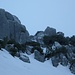 Skidepot mit Blick zum Gipfelgrat