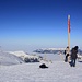 Asiatische Touristen auf der Plattform (3471m) des Jungfraujochs.