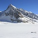 Konkordiaplatz und Chamm (3866m). Nach Führerliteratur ist die brüchige Nordwand noch unbestiegen, das wäre doch auch ein Ziel für den sympathischen Superalpinist Ueli Steck!