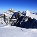 Gipfelaussicht von der Äbeni Flue (3962m) nach Nordosten zur Jungfrau (4158,2m) und zum Rottalhorn (3975m). Rechts vom Rottalhorn (3975m) sind der Mönch (4107m) und dahinter der Eiger (3970m).