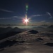 Die Sonne geht um 16.56 Uhr unter. Es hat aber auch einen großen Vorteil, dass es schon so spät ist. Diese einmaligen Eindrücke einer Abfahrt in den Sonnenuntergang mit einem hier noch nie erlebten, warmen Licht und dem glitzernden Schnee...dazu das Farbenschauspiel der untergehenden Sonne hinter den Allgäuer Alpen....werden uns für alle Zeiten unvergesslich bleiben.<br /><br />Il sole tramonterà alle 16.56. Ma un grande vantaggio dell`ora tarda saranno  le impressioni uniche di una discesa nel tramonto con un`atmosfera bellissima, con la luce calda e incantevole, la neve luccicante …. lo spettacolo dei colori del tramonto dietro le Alpi dell`Algovia …. ci  resteranno in mente per sempre.