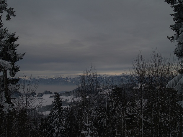 Blick vom Kaienspitz zu den österreichischen Bergen. Aber auch hier war die Sicht nur etwas besser!
