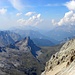Col Ombert,2670m-mitterechts, zwischen Passo Pasche(2498m)-links und Pas de San Nicolo mit Rifugio,2346m rechts, Latemar und Rosengarten im Hintergrund.