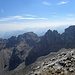 Monte Fop(2892m)-links,Monte La Banca(2875m)-mitte, Cima Formenton(2937m) und Sas de Valfrieda(3002m)-rechts.