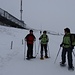 trotz des nun wieder herrschenden Windes, leichtem Schneetrieben und Kälte sind Brigitte, Silke und Brigitte in aufgeräumter Stimmung unterwegs