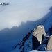 Der Scherenturm blickt auf das Nebelmeer und die Schatten seiner grossen Brüder
