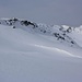 Bevor man den Südostgrat erreicht scheint der Gipfel des Piz Tomüls / Wissensteinhorn (2945,9m) schon in greifbarer Nähe. Doch die Perspektive täuscht denn der Gipfel liegt noch über 400m höher und der Grat ist 1½km lang.