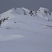 Der wunderschöne Südostgrat der auf den Piz Tomül / Wissensteinhorn (2945,9m) leitet. Zuerst ist der Grat noch ein breiter Rücken der sich jedoch zum Grutbuckel P.2822m verengt, er ist jedoch durchwegs mit Ski begehbar ist.