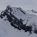 Aussicht im Zoom vom Piz Tomül / Wissensteinhorn (2945,9m) über das Valsertal hinüber zum Piz Aul (3121m). Den steilen und sehr selten besuchte Gipfel werde ich wohl im Frühjahr bei absolut sicheren Lawinenverhältnissen mit Ski besteigen.