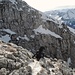 Hinter Greschi ist der Abstieg in die Scharte zu sehen. Nun Klettern im Schnee, Eis und Gestein weiter Richtung Schiberg Nordgipfel