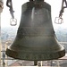 Una delle campane in cima alla torre