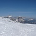 Sicht von Sommet de la Montagnette<br />Frei stehende Kalkpunkt im bildmitte: Mont Aiguille<br />Auf 25% von links: Grand Veymont (2341m)<br /><br />