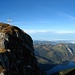 Gipfelkreuz Zindlenspitz 2097m, rechts unten der Wägitalersee.
