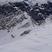 Tiefblick über die Gipfelwächte ins Gsuchkar.