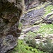 <br />Um diesen Felsvorsprung herum führt ein Pfad führt hinunter zum Ri di Cascinello. <br />Vielleicht ist es auch nur ein Tierpfad.