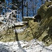 noch eine auffällige Sandstein-Formation - im Sonnenlicht und leichtem "Winterkleid"