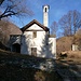 Die Kapelle oberhalb Berzona in der Nachmittagssonne