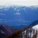 Im Dunst liegt der Lago Maggiore