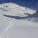 Kurz nachdem wir das gekrümmte Val da Fain betraten trafen wir auf eine gute Spur von Ski- und Schneeschuhgänger der wir fast bis zur Hütte Alp da Stretta (2427m) folgten. Der Gipfel nahe der Bildmitte ist der Piz Tschüffer (2918m), einen Vorgipfel des dahinter versteckt liegenden Piz Sagliaint (2945m).