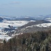 Zoom nach Ober-Ostern und ins grüne Gersprenztal; rechts der Otzberg und links Schloss Reichenberg