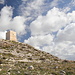 Im Aufstieg zum Wachturm (It-Torri tal-Ħamrija / Tal-Ħamrija Tower) - Der Turm ist einer von 13, die 1658-59 vom Spanier Martin de Redin errichtet wurden.