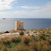 It-Torri tal-Ħamrija / Tal-Ħamrija Tower - Ausblick zum alten Wachturm vor dem Hintergrund der Insel Filfla.