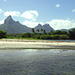 links der Rempart,das Matterhorn von Mauritius,rechts die etwas höheren Mamelles.