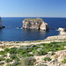 Il-Bajja tad-Dwejra / Dwejra Bay - Blick auf die Dwejra-Bucht mit dem vorgelagerten Fels (Il-Ġebla tal-Ġeneral / Fungus Rock).