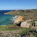 Ir-Ramla il-Ħamra / Ramla Bay - Blick vom Aussichtspunkt an der Kalypso-Grotte (Calypso Cave / L-Għar ta' Calypso) auf die Ramla-Bucht mit einem der schönsten Strände Gozos. 